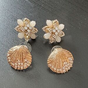 Elegant Gold and Cream Floral and Shell Earrings Set
